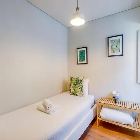 Akicity Cais Sodre Wish * Lisboa