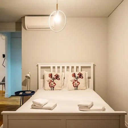 Akicity Cais Sodre Wish * リスボン