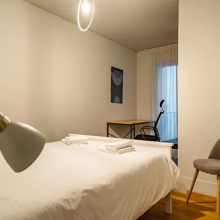 Akicity Cais Sodre Wish * リスボン