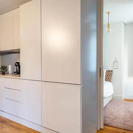 Akicity Cais Sodre Wish * リスボン