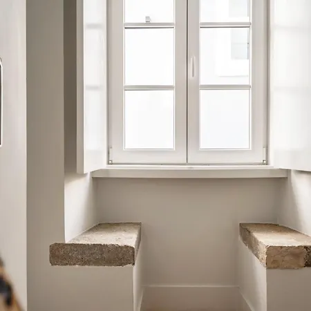 Akicity Cais Sodre Wish * Lisboa